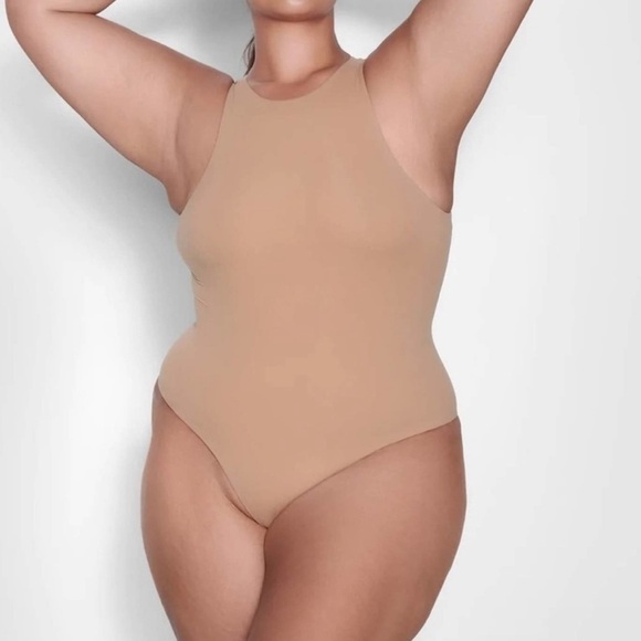 Skims Fits Everybody High Neck Bodysuit Clay Beige Color Size Small Women’s - Picture 1 of 9